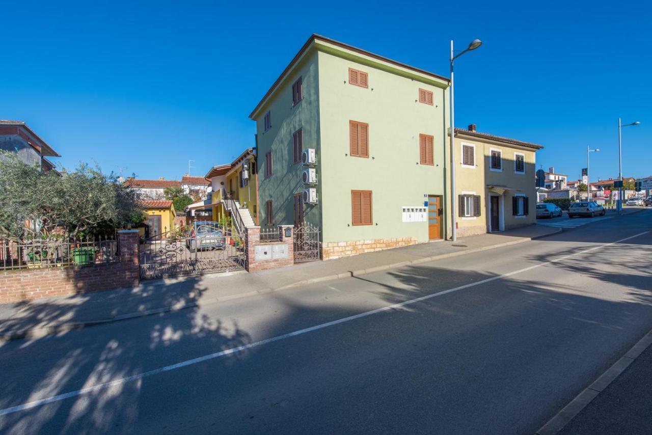 Apartment Complex Iris Poreč Exteriör bild